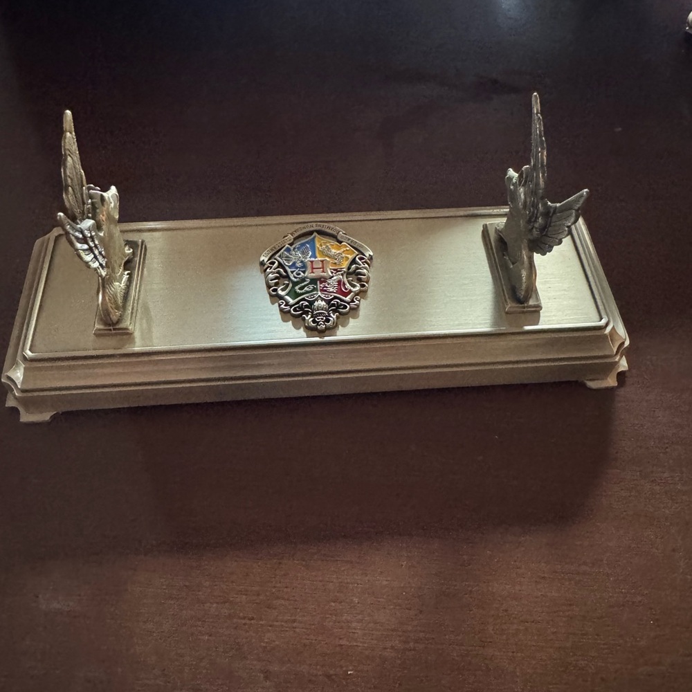 Hogwarts Harry Potter Crested 8” Die Cast Wizard Wand Holder winged boar emblem - Picture 4 of 8